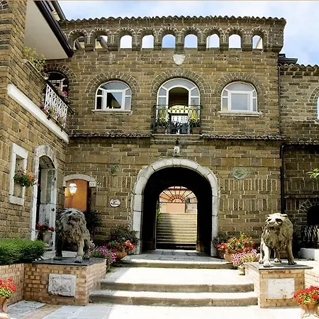 אתר נופש Arco Di Magliano 3*
